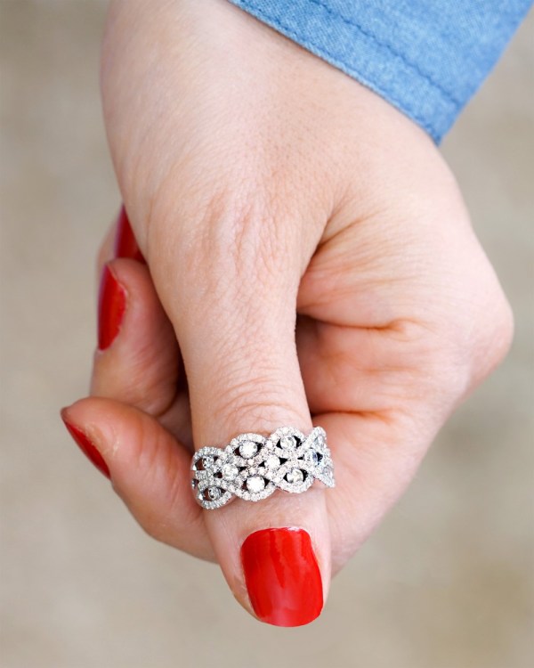 How to wear a statement ring – Complete guide to cocktail rings and big fashion rings