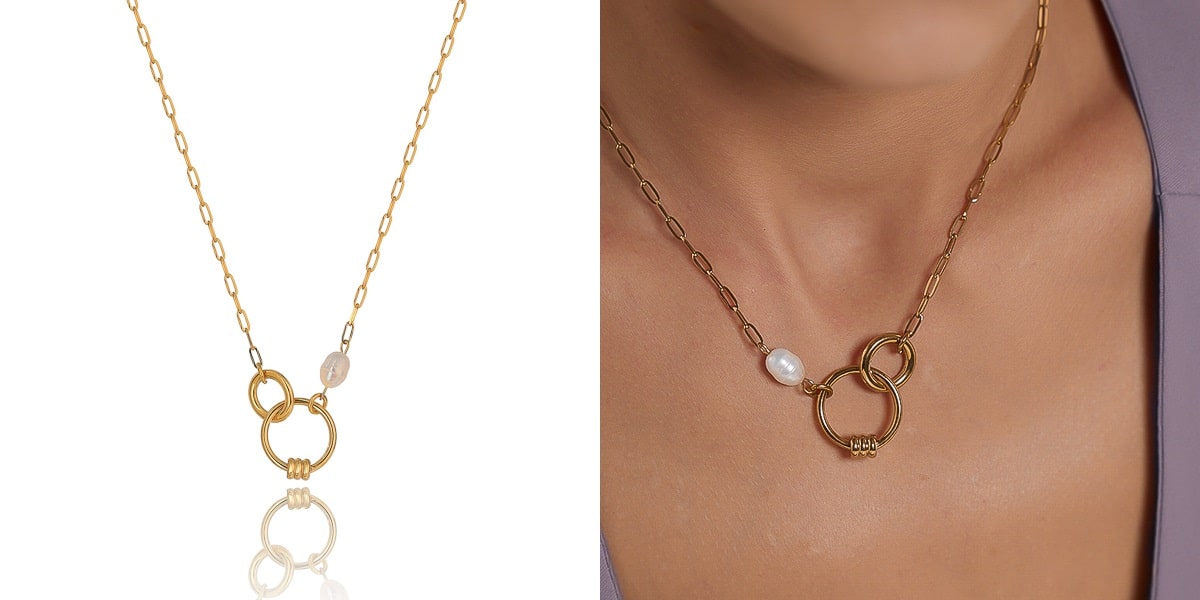 Paperclip chain necklace with gold rings and white freshwater pearl