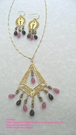  Petit Four Trapeze necklace with earrings